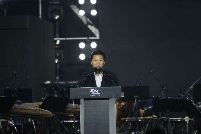 e스포츠 페스티벌 개회식에서 축사를 하고 있는 김병관 국회의원.