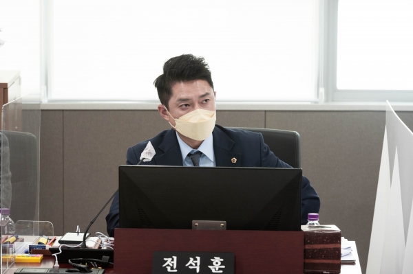 경기도의회 전석훈 의원이 2021창업공모전 선정 의혹을 제기하고 있다.