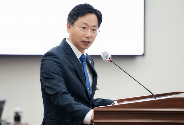 하남시의회 오승철의원이 미사강변도시 개선사업관련 질의를 하고 있다.