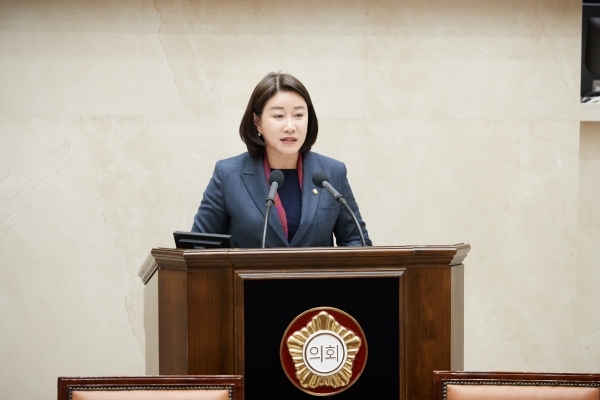 용인특례시의회 부의장으로 선출된 김희영의원이 당선소감을 밝히고 있다.